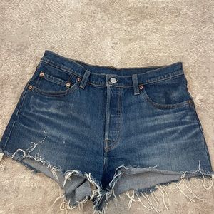 Cut off Levi’s denim shorts